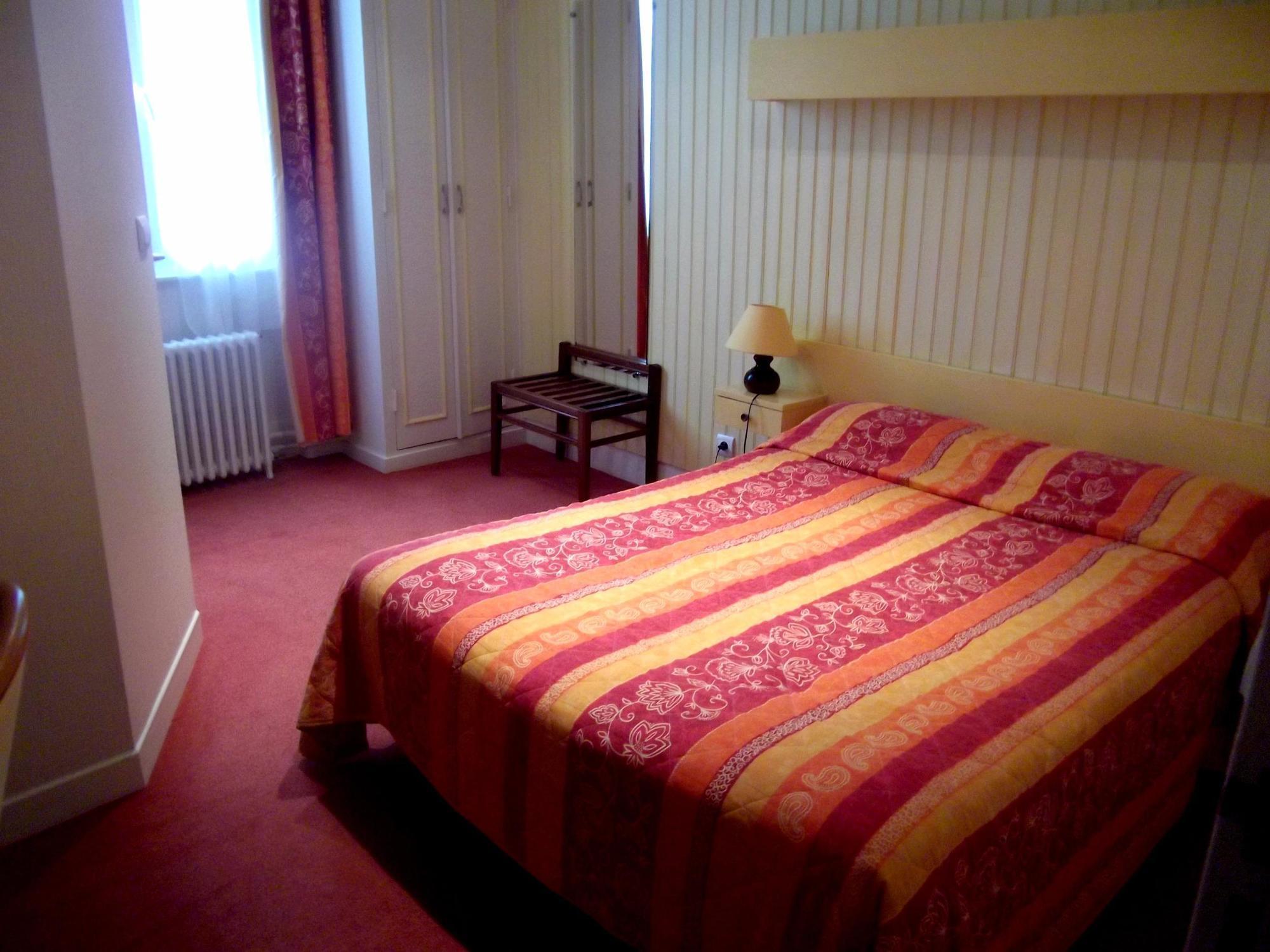 Hotel Restaurant Le Parc Moulins  Zewnętrze zdjęcie