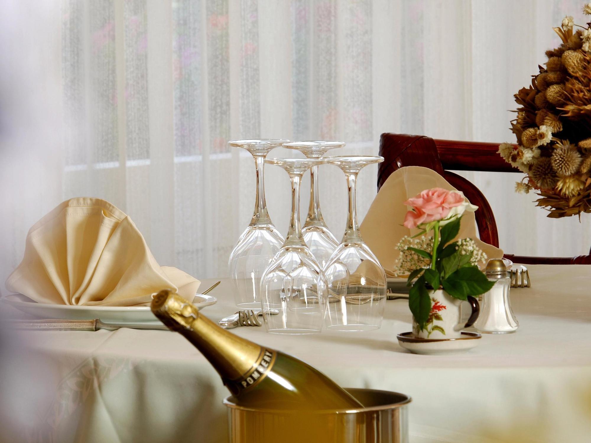 Hotel Restaurant Le Parc Moulins  Zewnętrze zdjęcie