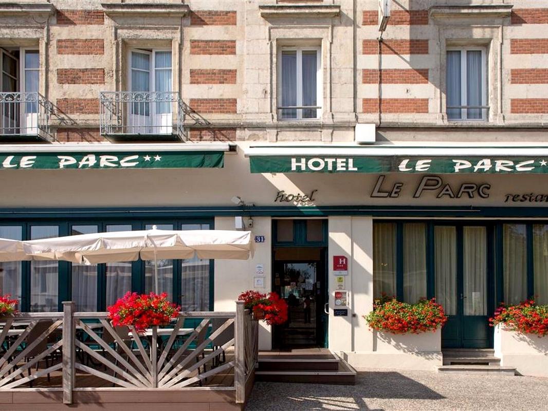 Hotel Restaurant Le Parc Moulins  Zewnętrze zdjęcie