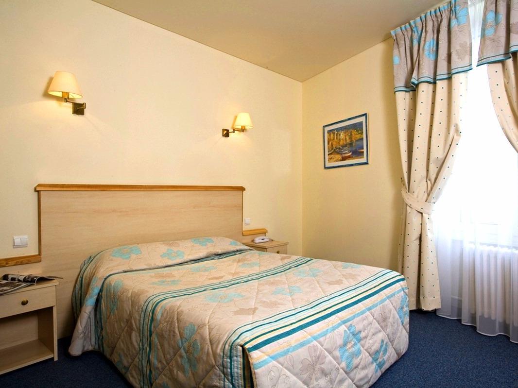 Hotel Restaurant Le Parc Moulins  Zewnętrze zdjęcie