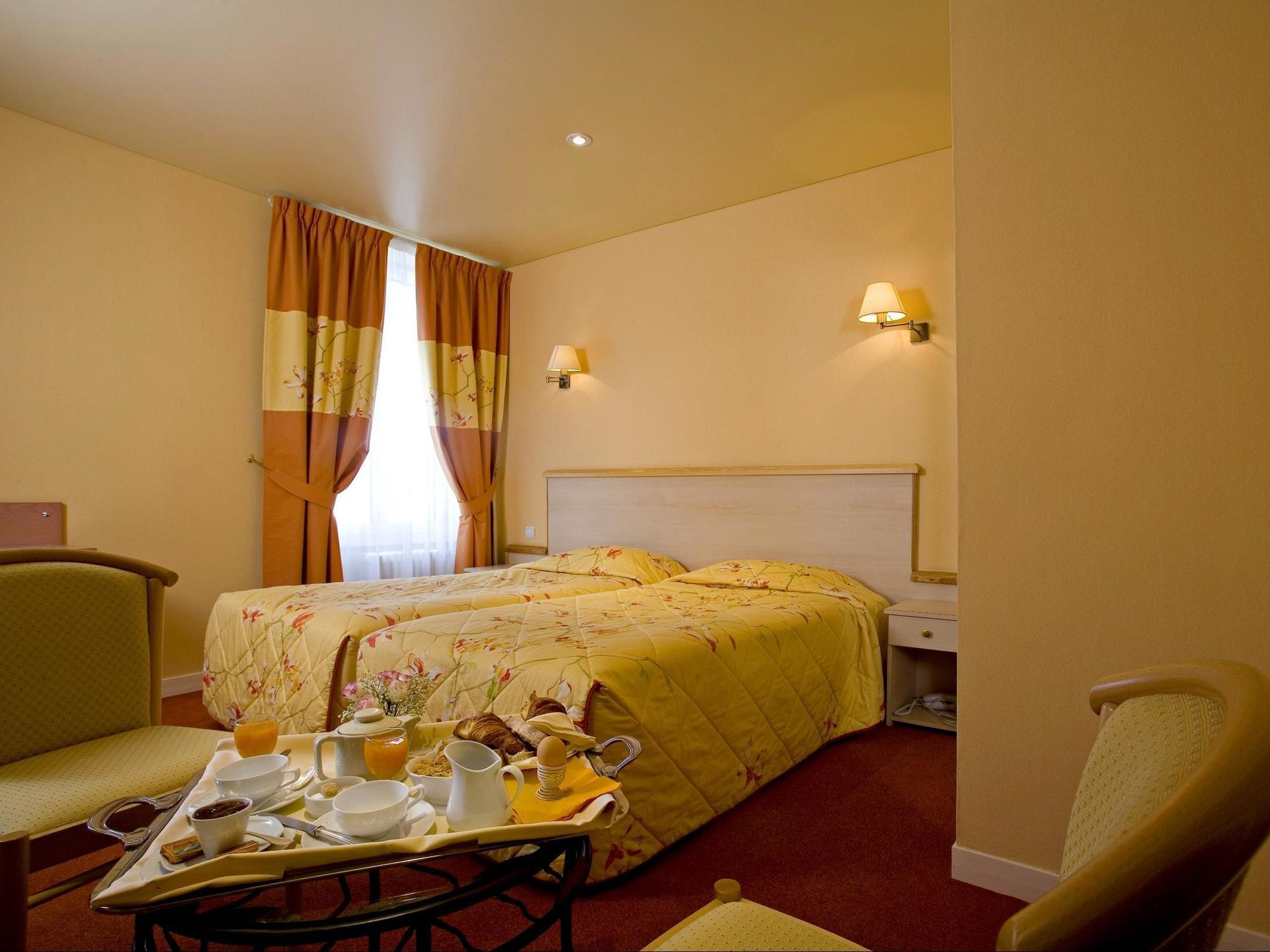 Hotel Restaurant Le Parc Moulins  Zewnętrze zdjęcie