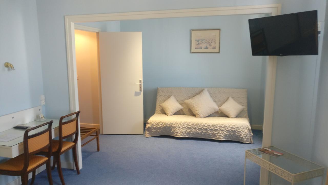 Hotel Restaurant Le Parc Moulins  Zewnętrze zdjęcie