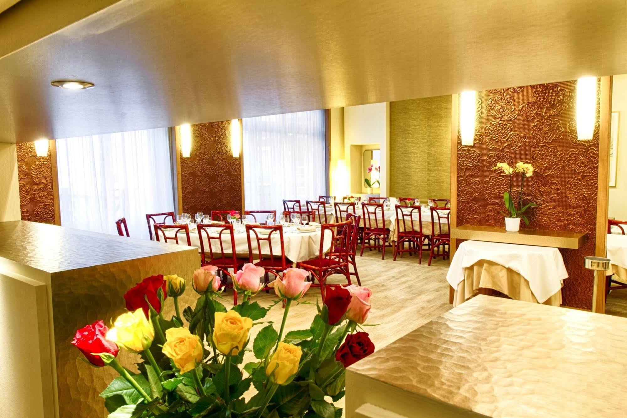 Hotel Restaurant Le Parc Moulins  Zewnętrze zdjęcie