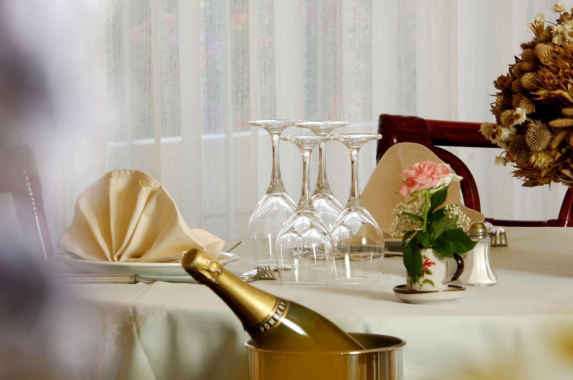 Hotel Restaurant Le Parc Moulins  Zewnętrze zdjęcie