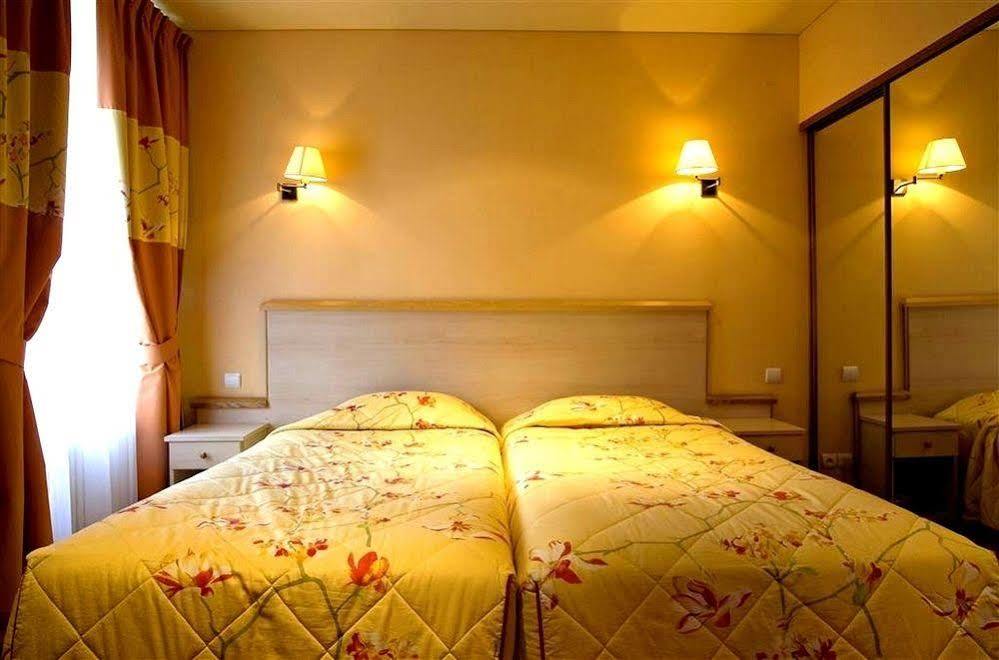 Hotel Restaurant Le Parc Moulins  Zewnętrze zdjęcie